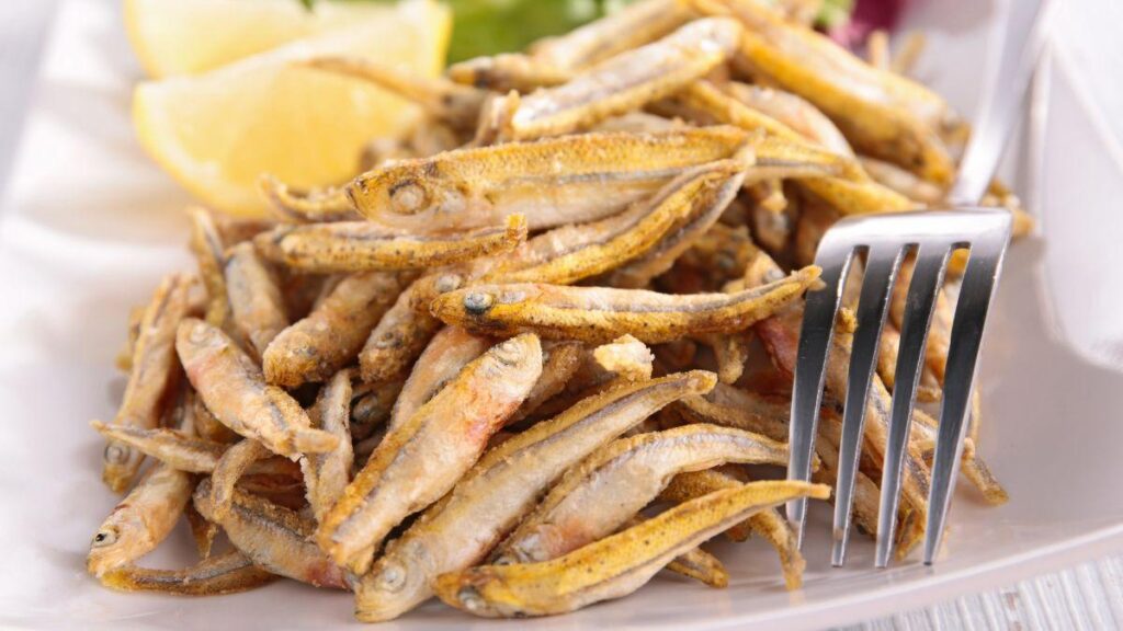Les experts en nutrition sont d’accord : « Le poisson frit le plus sain n’est pas fait avec de la farine de blé, mais avec de la farine de pois chiches, de l’ail et du paprika. »