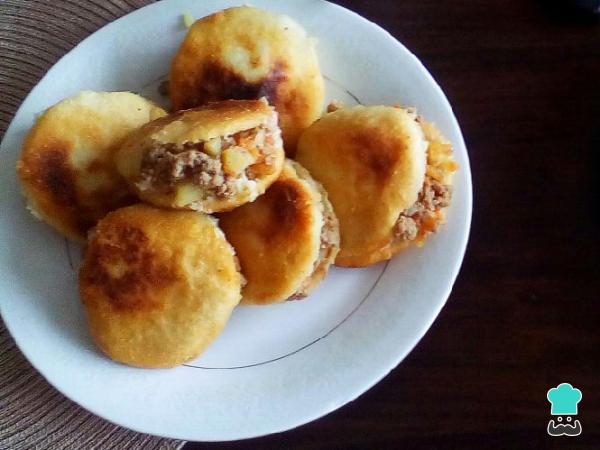 Recette d'Arepas farcis à la viande hachée avec mayonnaise