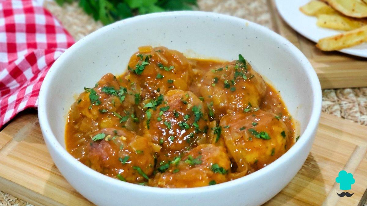 Recette de boulettes de poulet à la sauce espagnole : juteuses, tendres et parfaites pour tremper le pain