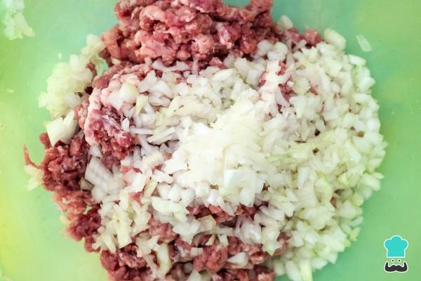 Recette de roulés au bœuf haché au four - Étape 1