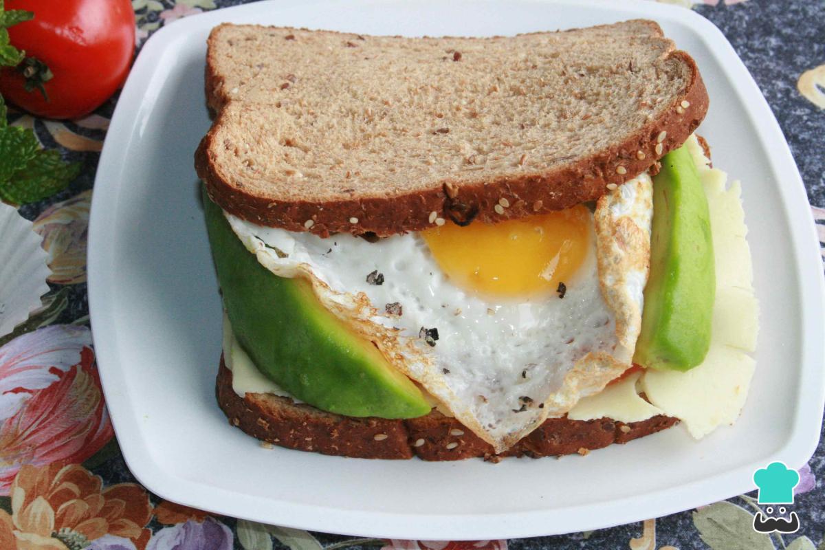 Recette de sandwich aux œufs et à l'avocat