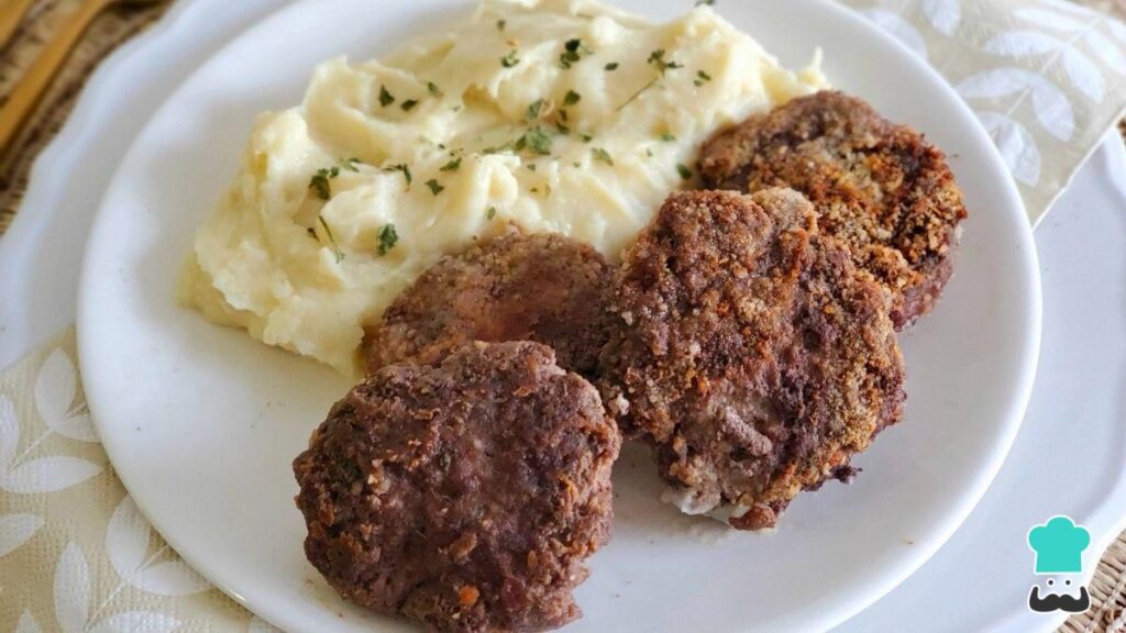 Recette de steaks russes de grand-mère : le secret pour être toujours dorés et très juteux