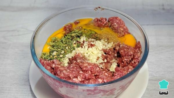 Recette de steaks russes de grand-mère : le secret pour être toujours dorés et extra juteux - Étape 1