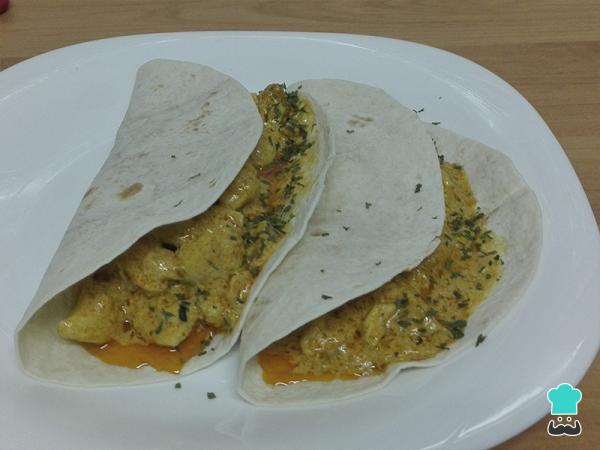 Recette de tacos au poulet et au curry