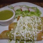 Recette de tacos aux pommes de terre dorées et à la sauce tomate
