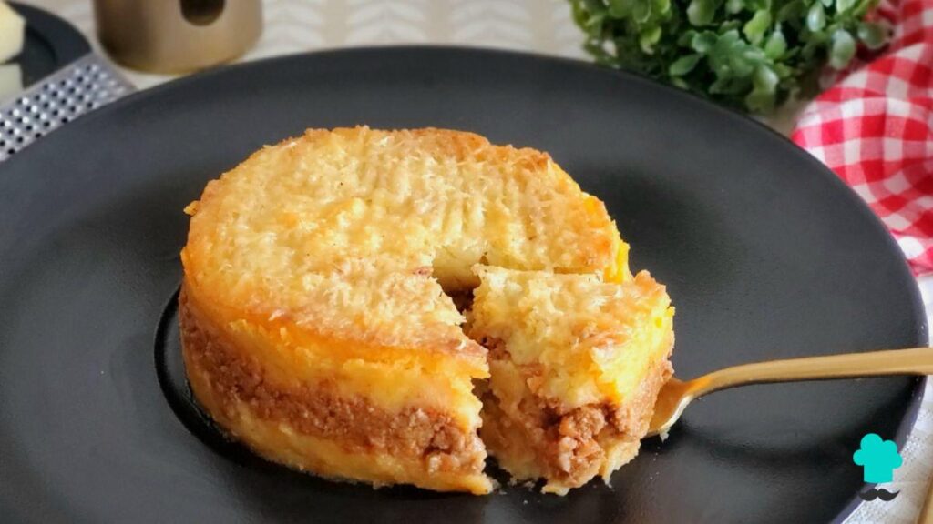 Recette de tarte à la viande et aux pommes de terre de grand-mère : facile, savoureuse et avec une irrésistible couche de fromage