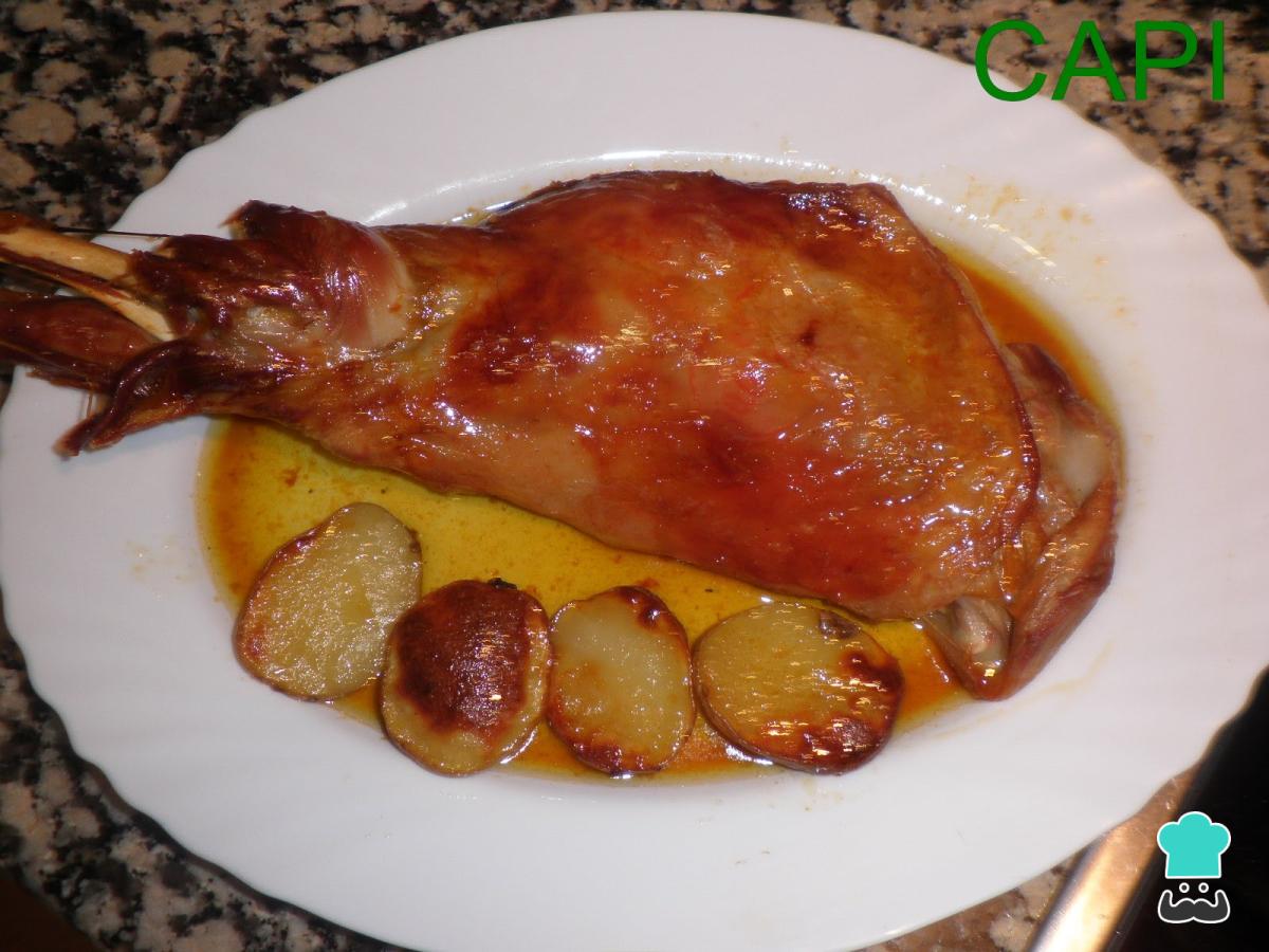 Recette du Gigot d'agneau au four avec pommes de terre
